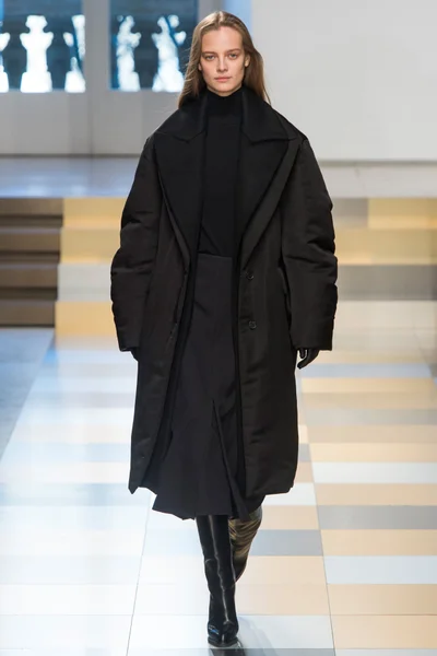 Look 11